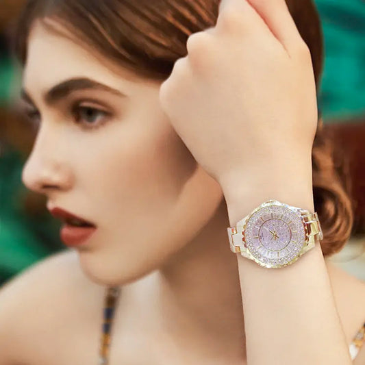 Reloj de lujo con incrustaciones de diamantes para mujer